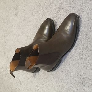 Deep brown Chelsea boots